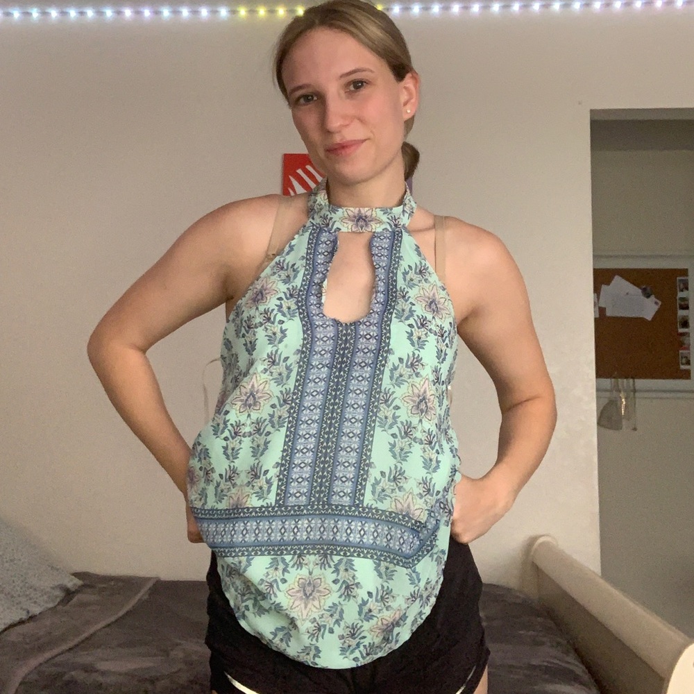 Flowy tank top with cute details and floral design.